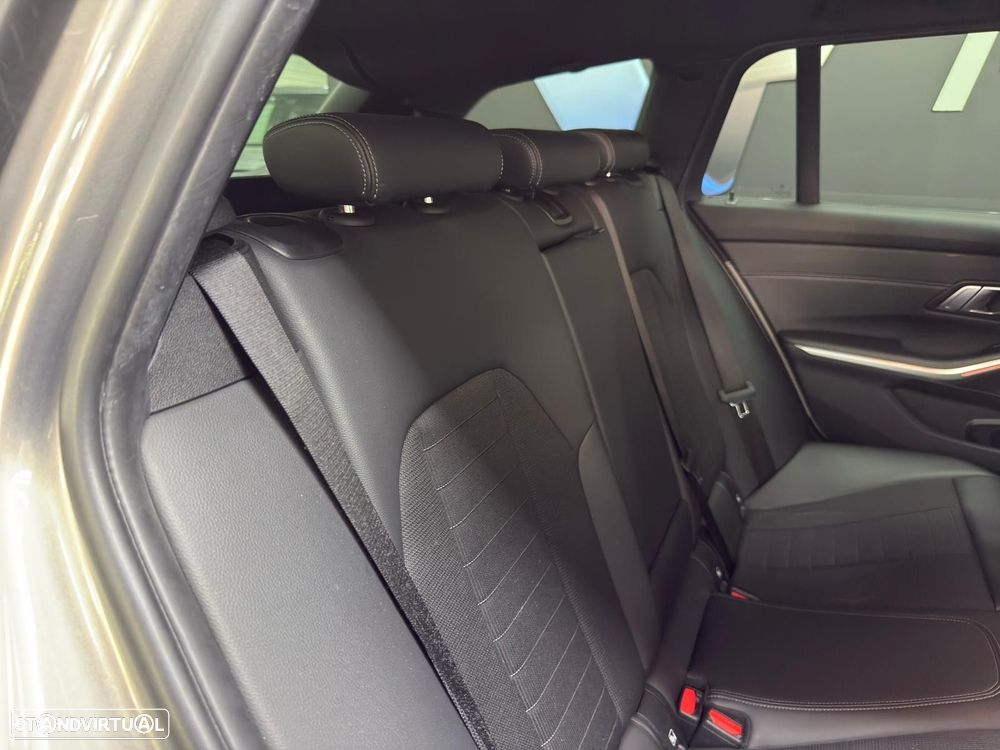 BMW 320 d xDrive Line Sport Shadow Auto - 44