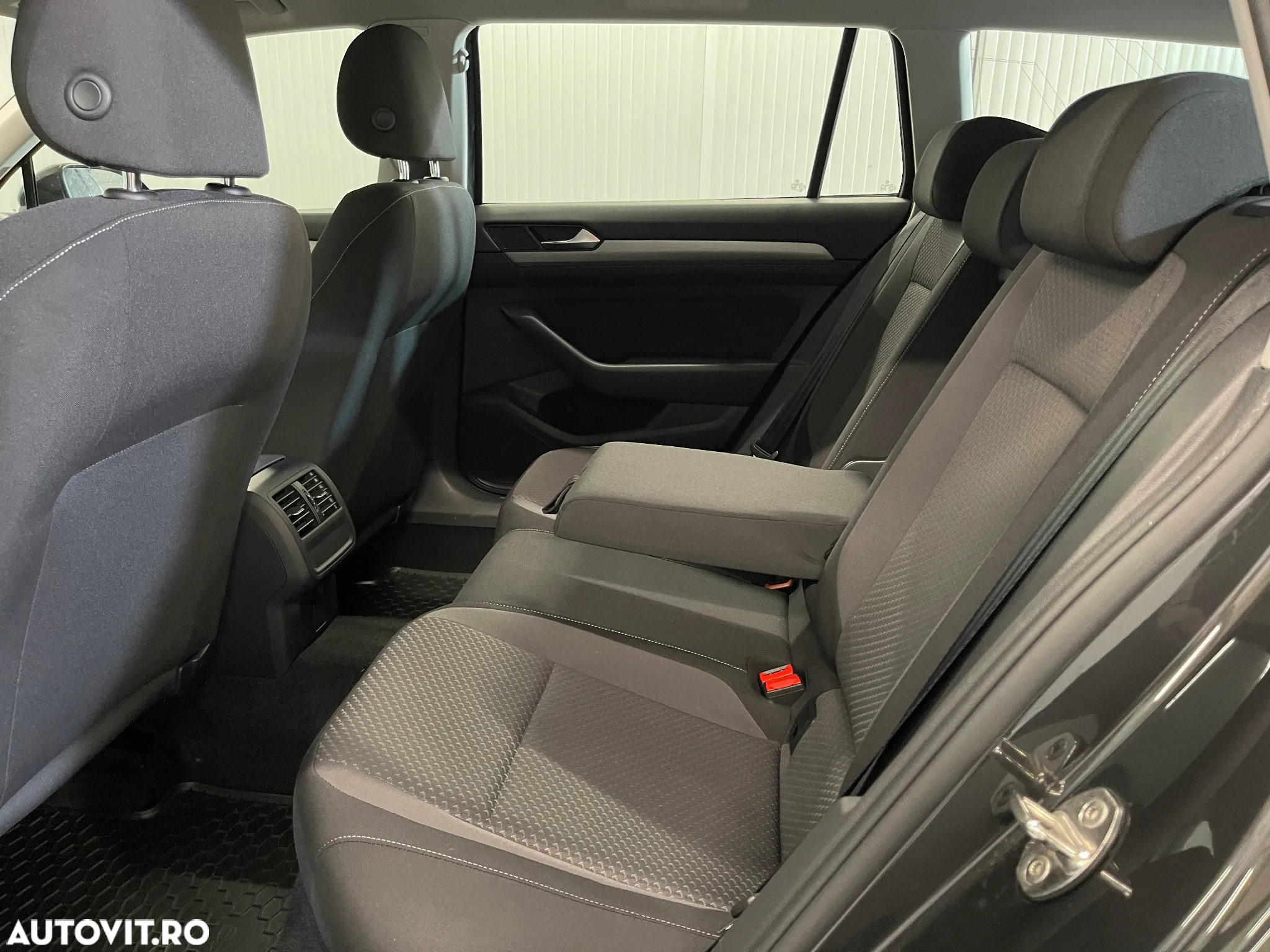 Volkswagen Passat Variant 2.0 TDI DSG Advance - 11