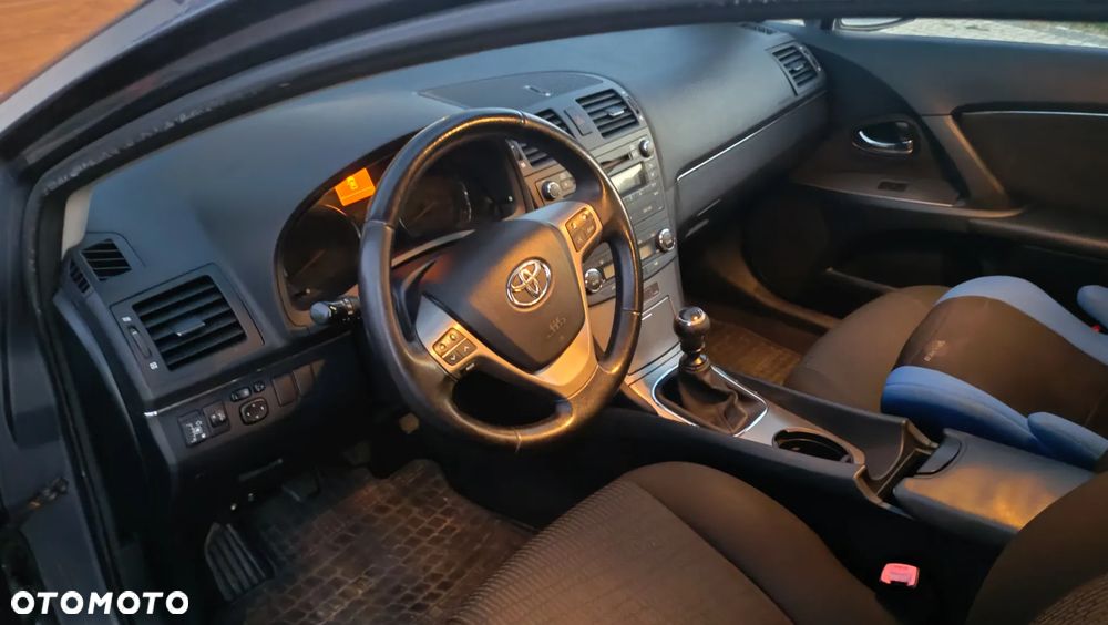 Toyota Avensis - 11