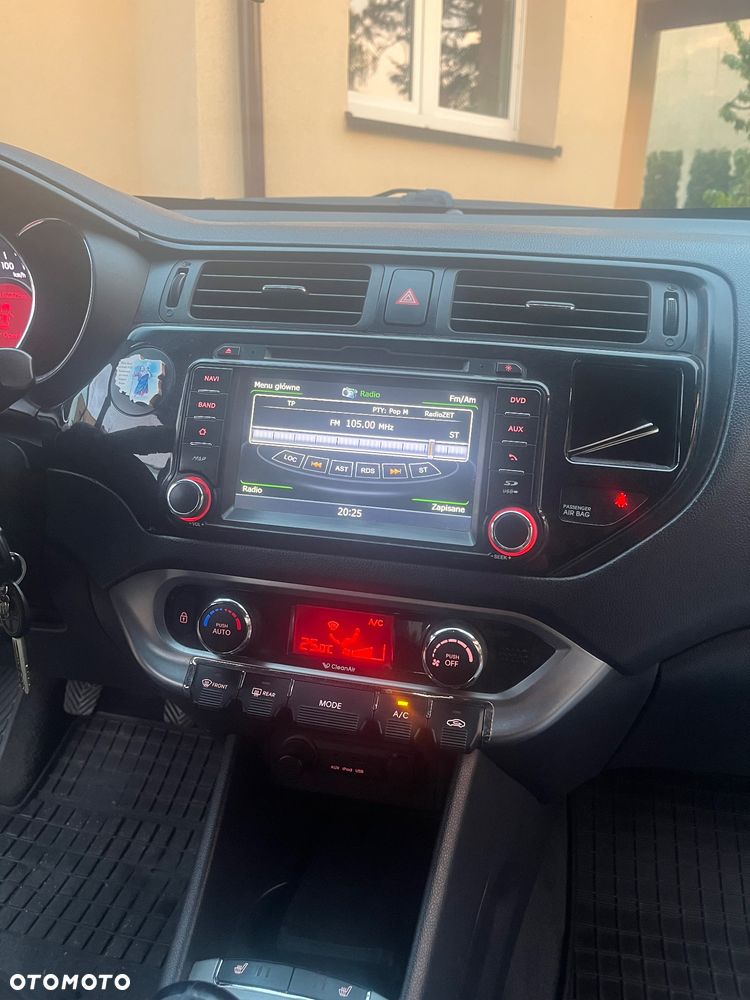 Kia Rio 1.4 L - 6
