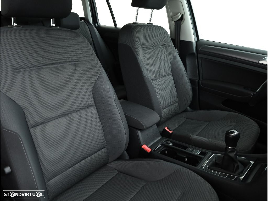 VW Golf Variant 1.6 TDi Confortline - 15