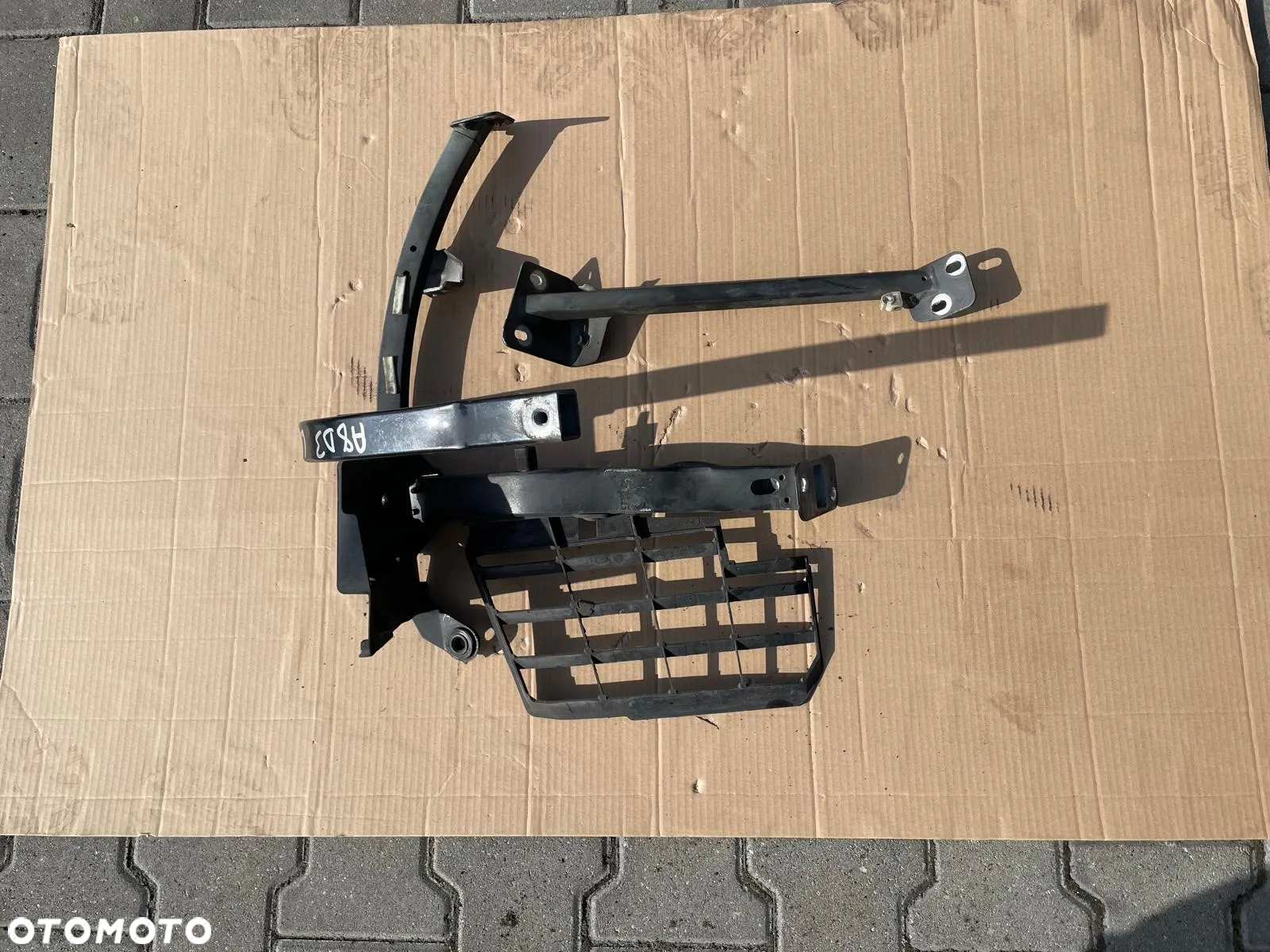AUDI A8 D3 PAJĄK WSPORNIK BŁOTNIKA PRAWY LZ9Y LZ9W - 2