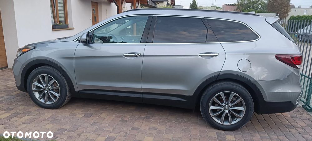 Hyundai Grand Santa Fe - 13