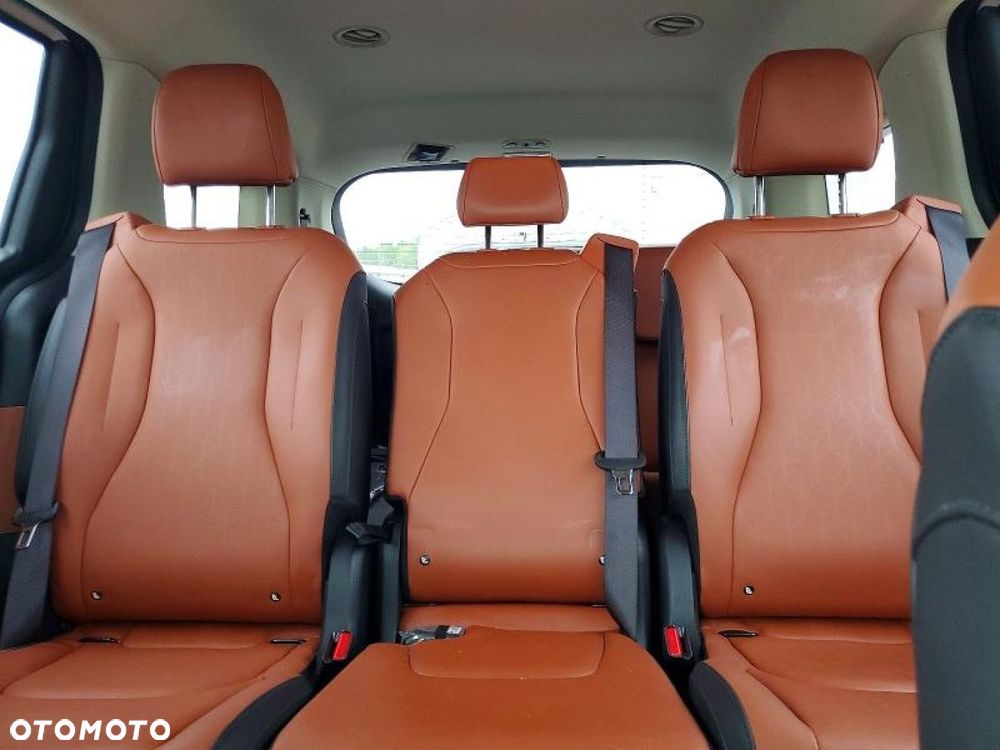 Kia Carnival - 10