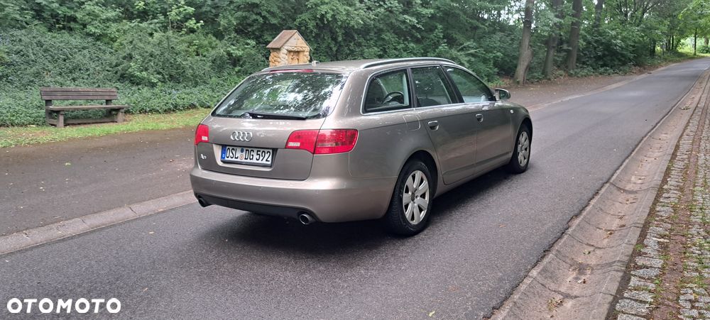 Audi A6 Avant 2.4 - 9