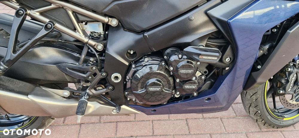 Suzuki GSX - 12