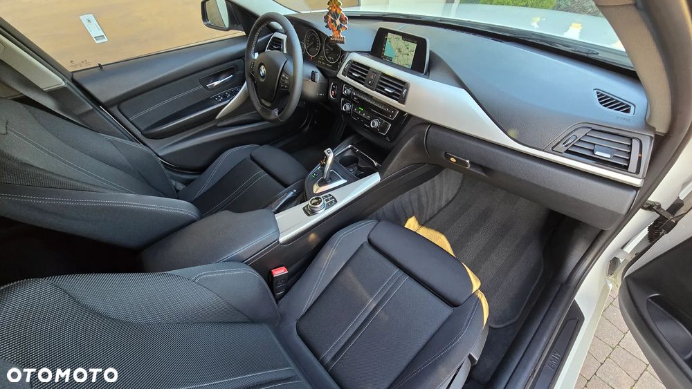 BMW Seria 3 318d - 33