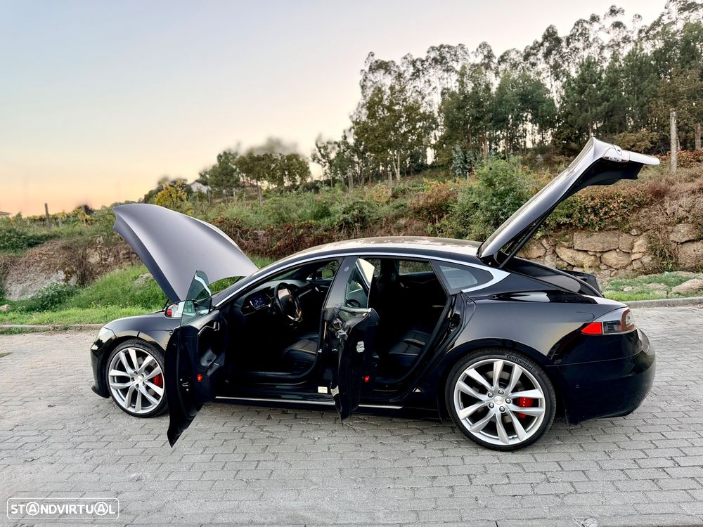 Tesla Model S - 10