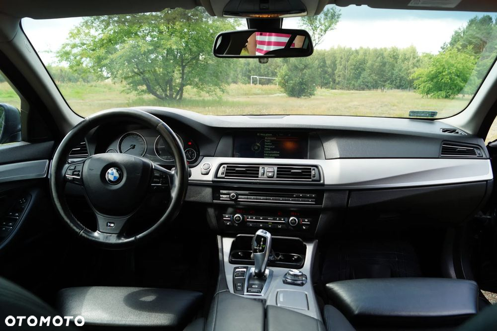 BMW Seria 5 525d xDrive - 15