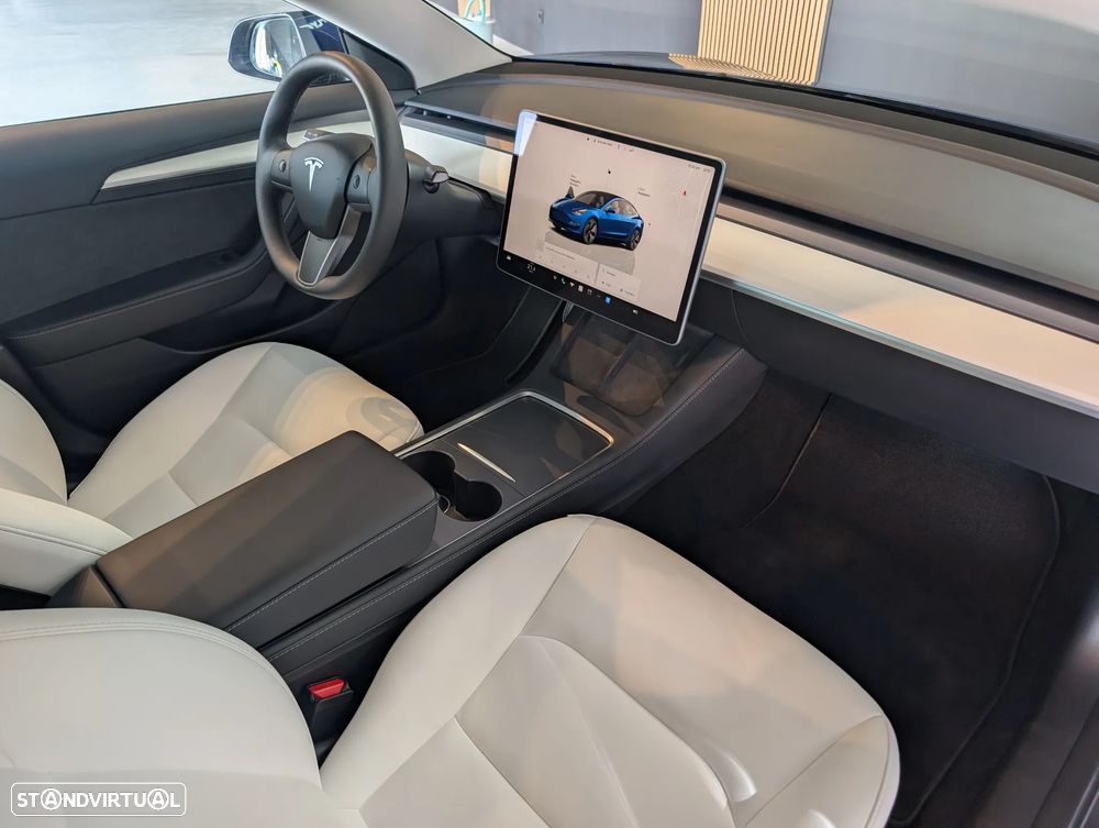 Tesla Model 3 - 9