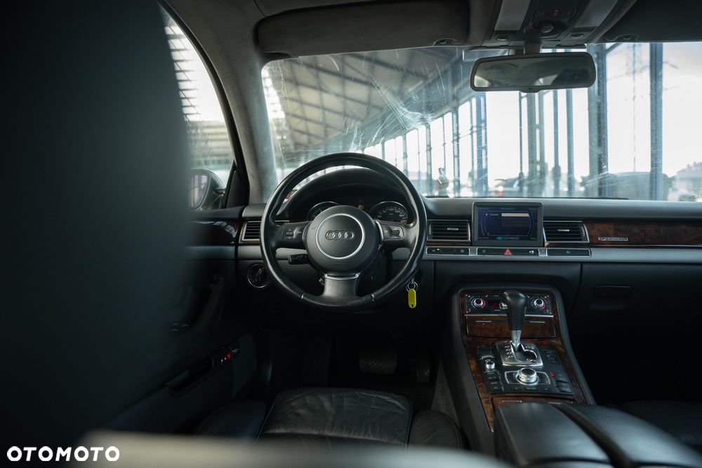 Audi A8 4.2 L Quattro - 31