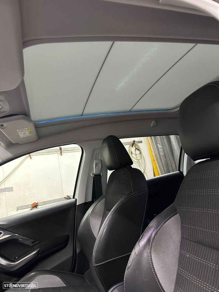 Peugeot 2008 1.2 PureTech Allure - 15