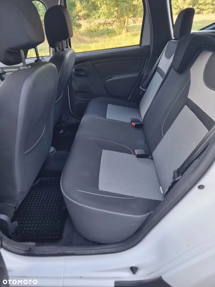 Dacia Duster 1.6 SCe Laureate S&S - 10