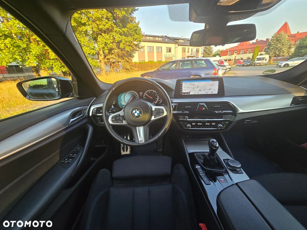 BMW Seria 5 520d M Sport - 25
