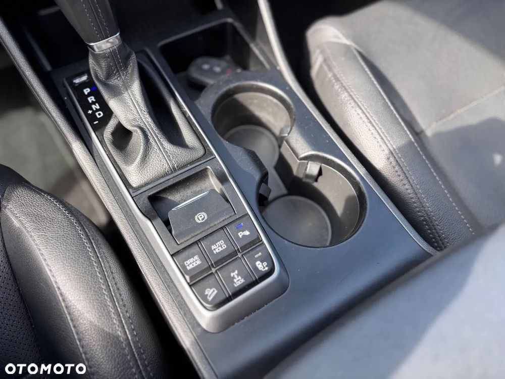 Hyundai Tucson 2.0 CRDI 4WD Automatik Premium - 31