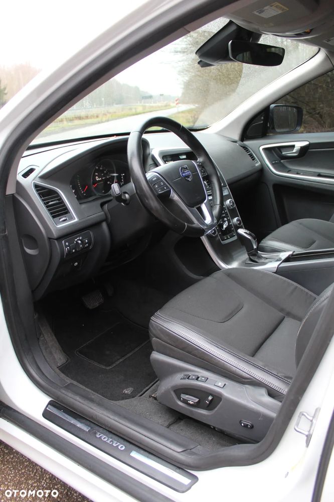 Volvo XC 60 T5 AWD Drive-E Momentum - 10