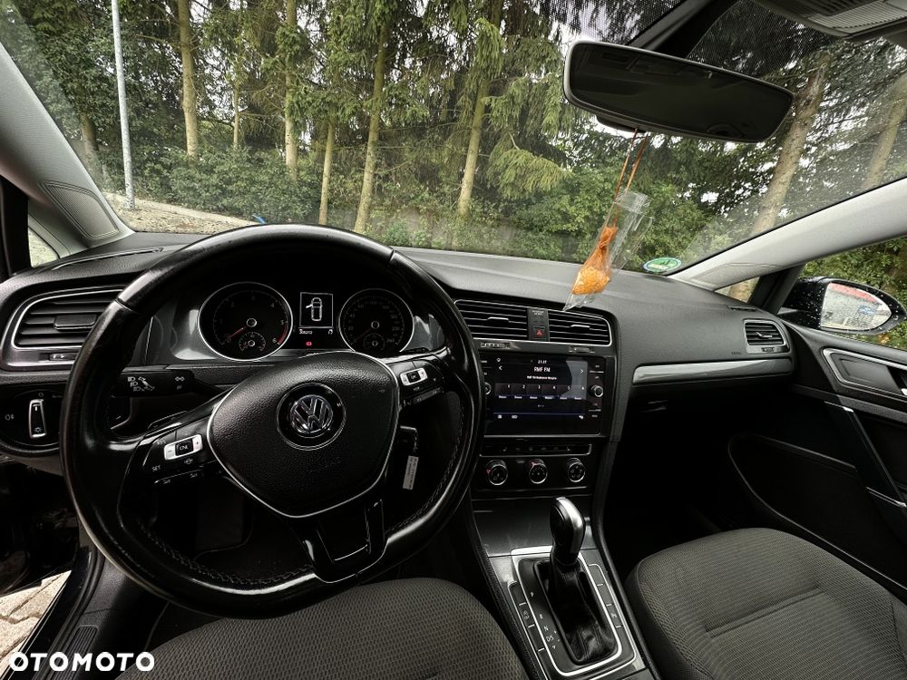 Volkswagen Golf - 1