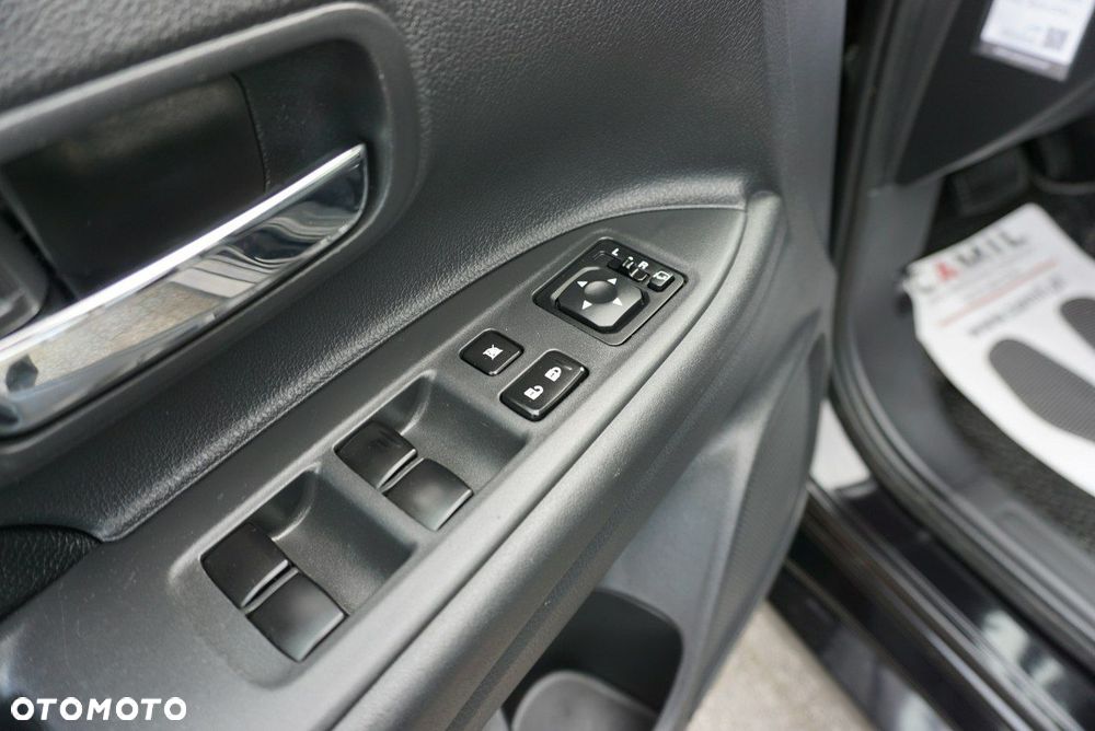 Mitsubishi Outlander - 13