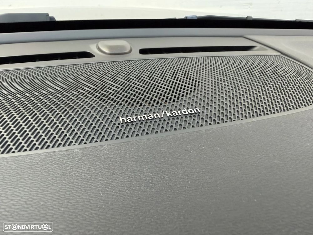 Volvo XC 40 2.0 B4 Momentum Plus - 34