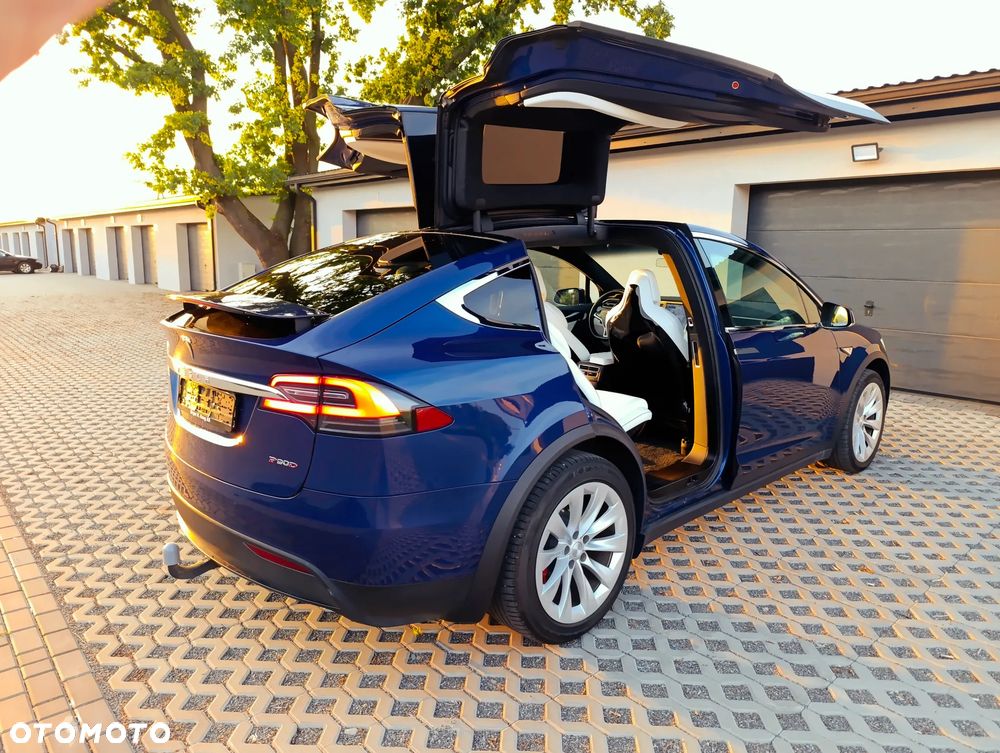 Tesla Model X - 24