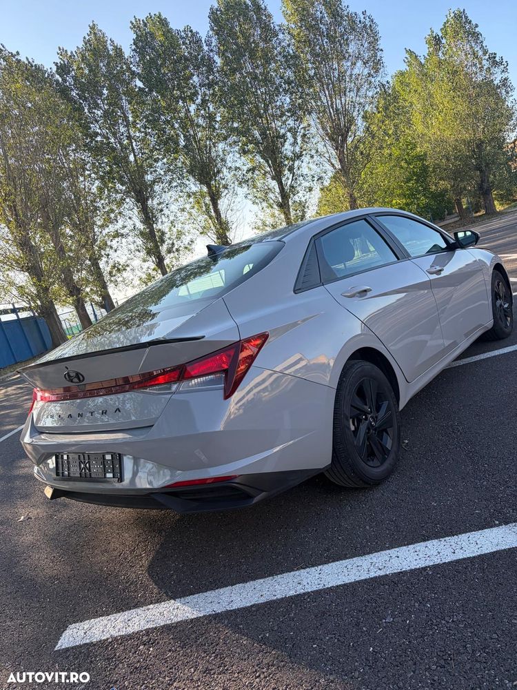 Hyundai Elantra - 5