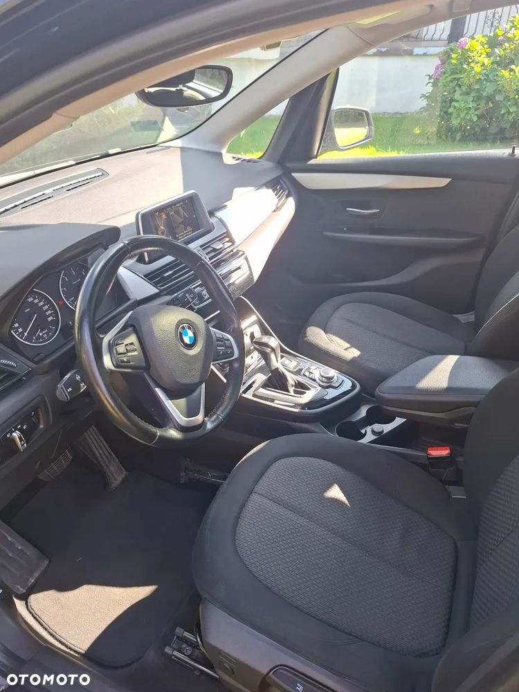 BMW Seria 2 218d - 9