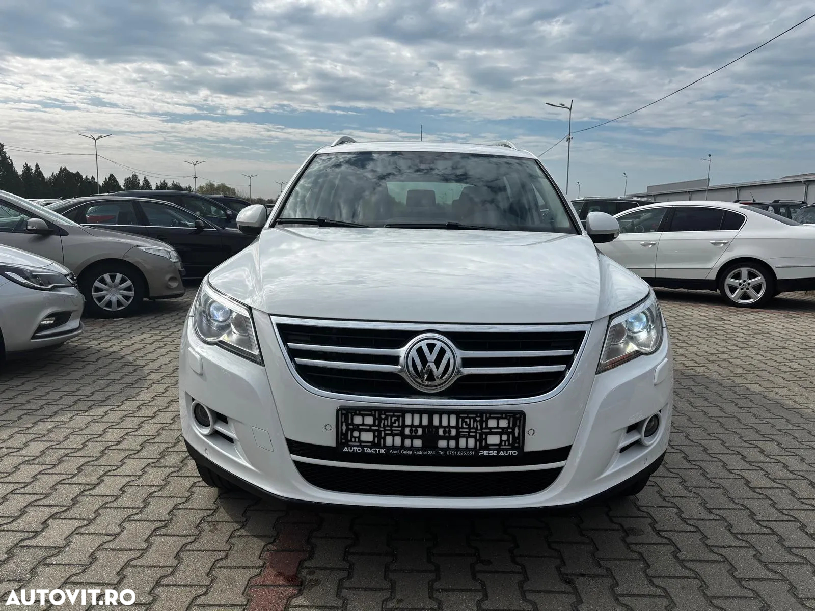 Volkswagen Tiguan - 14
