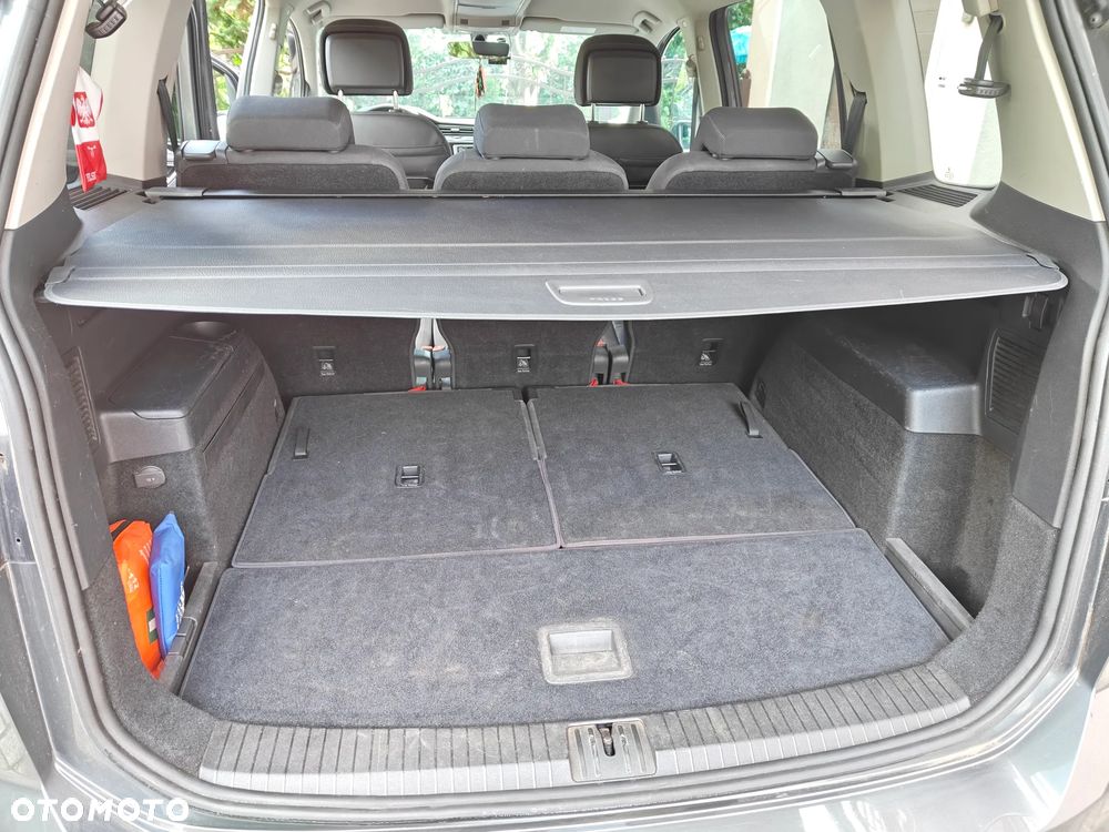 Volkswagen Touran - 11