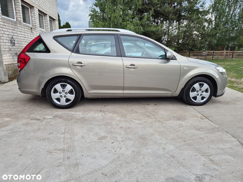 Kia Ceed - 4
