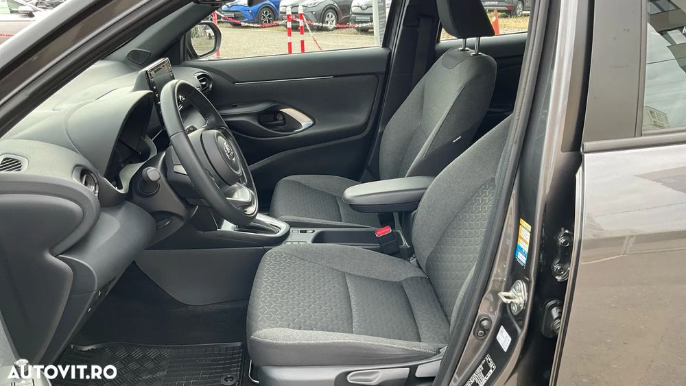 Toyota Yaris Cross 1.5 VVT-i HSD 4x2 Dynamic - 13