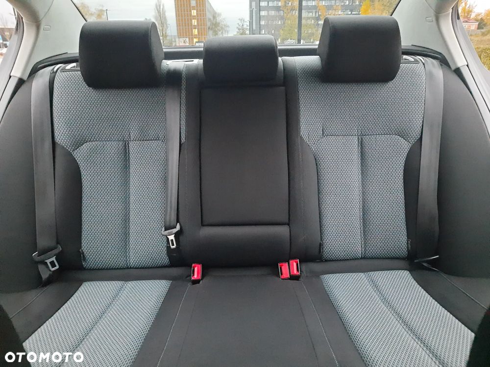 Volkswagen Passat 1.6 TDI BlueMotion - 16