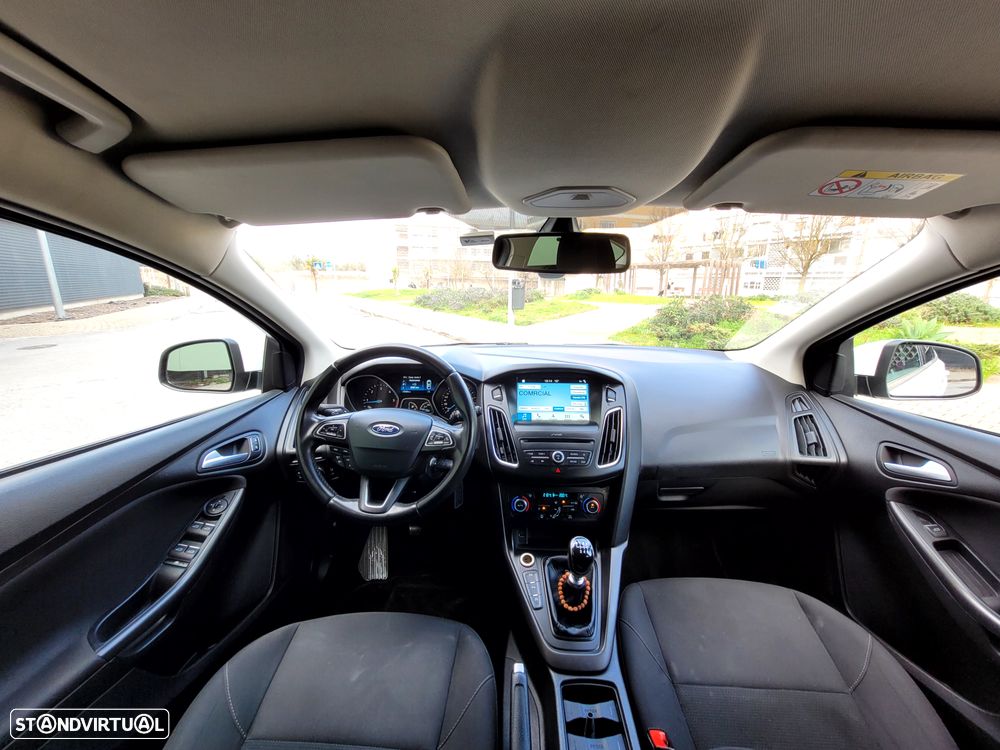 Ford Focus 1.5 TDCi ECOBlue Business - 5