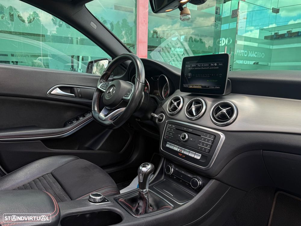 Mercedes-Benz CLA 180 d Shooting Brake AMG Line - 10