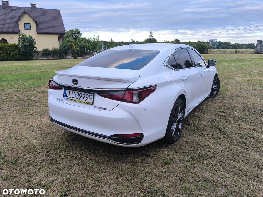 Lexus ES 300h F Sport Edition - 4