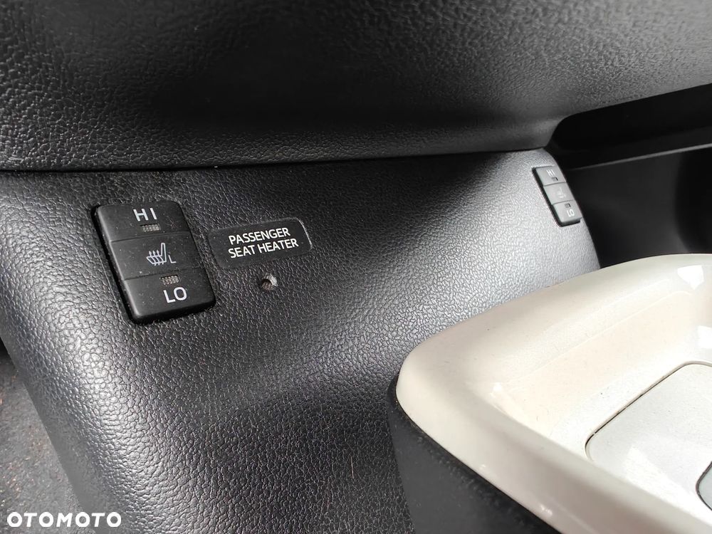 Toyota Prius - 12