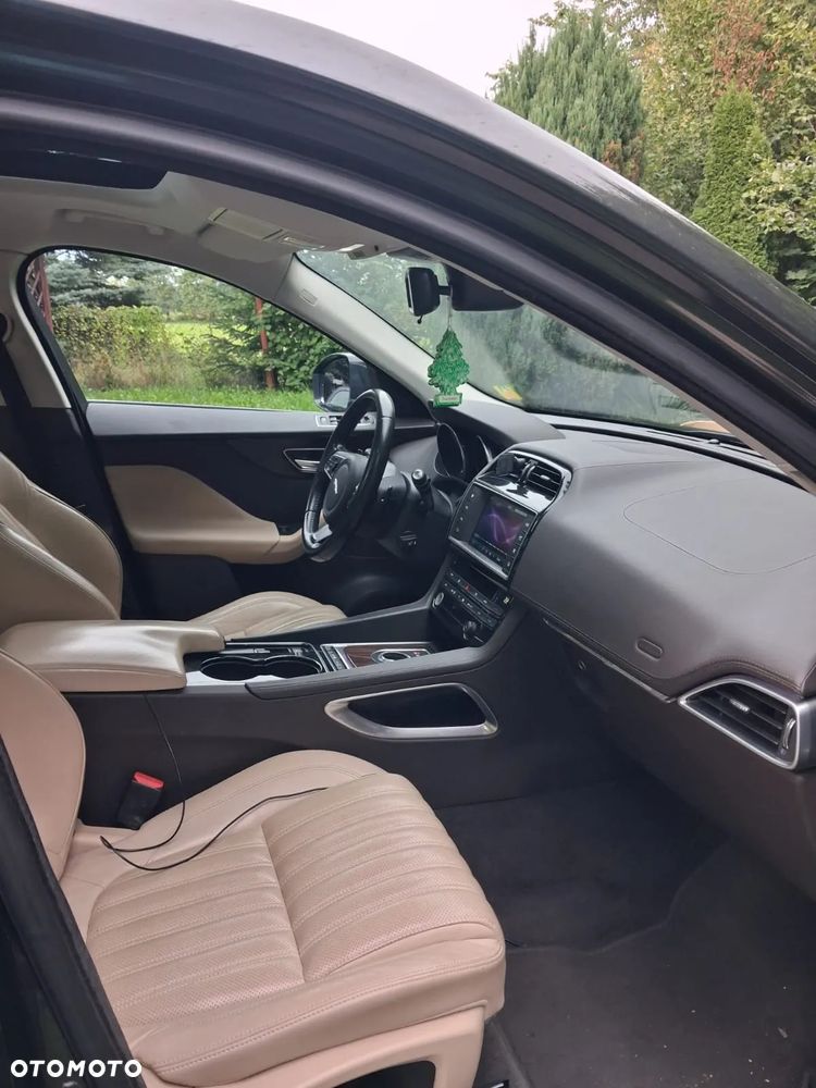 Jaguar F-Pace 2.0 i4D AWD Pure - 11