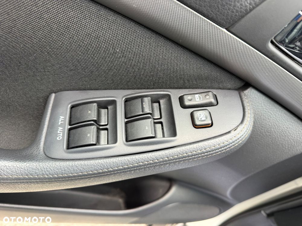 Toyota Avensis 1.8 VVT-i Combi Sol - 18