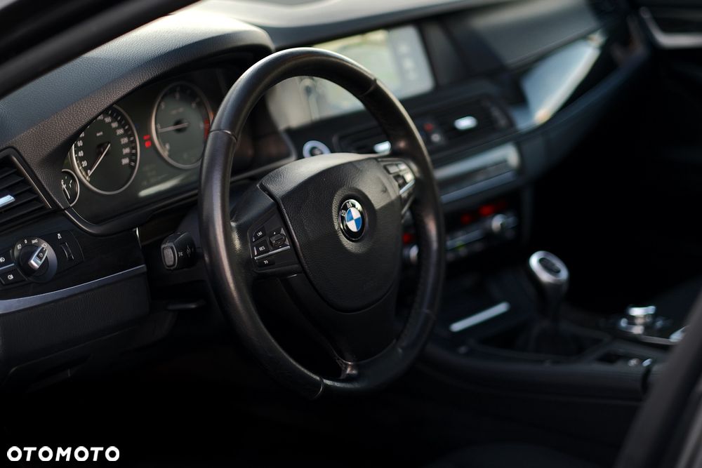 BMW Seria 5 520d - 28