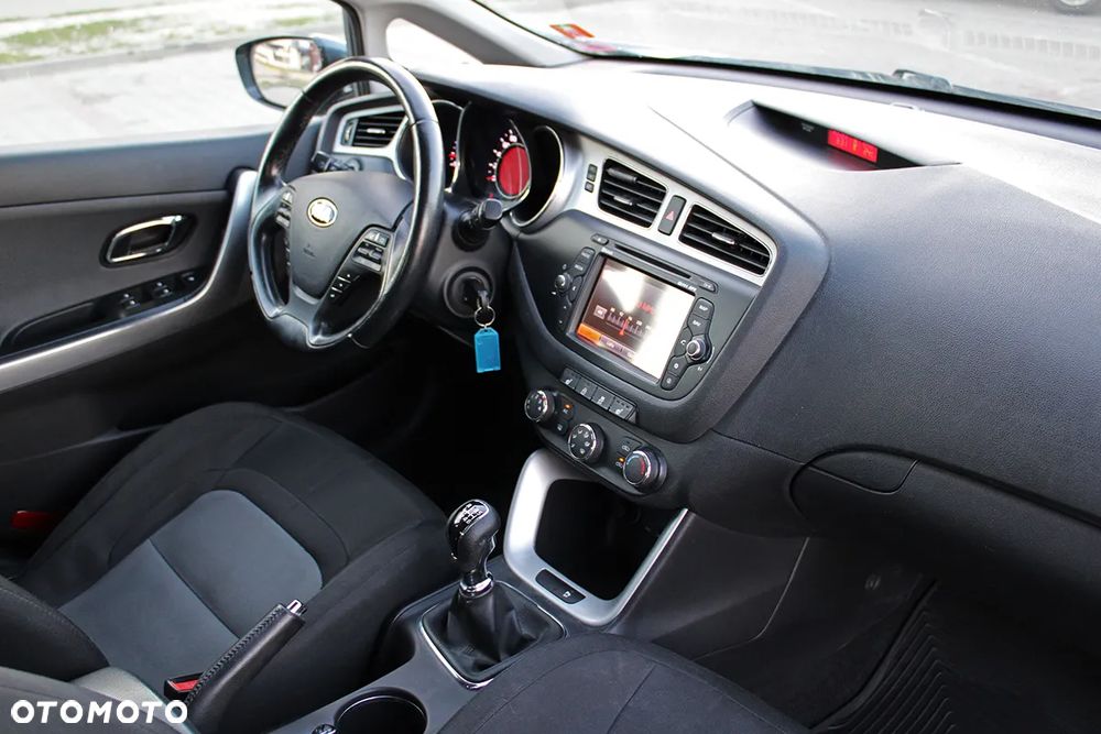 Kia Ceed 1.6 CRDi 128 Dream-Team Edition - 17
