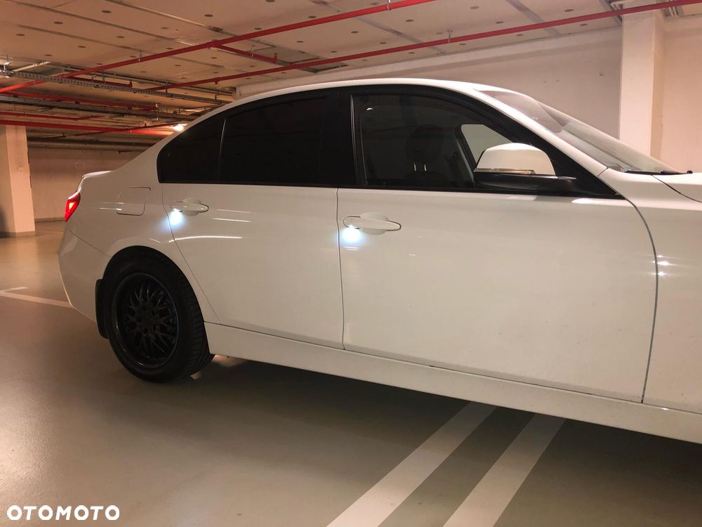 BMW Seria 3 328i xDrive - 6