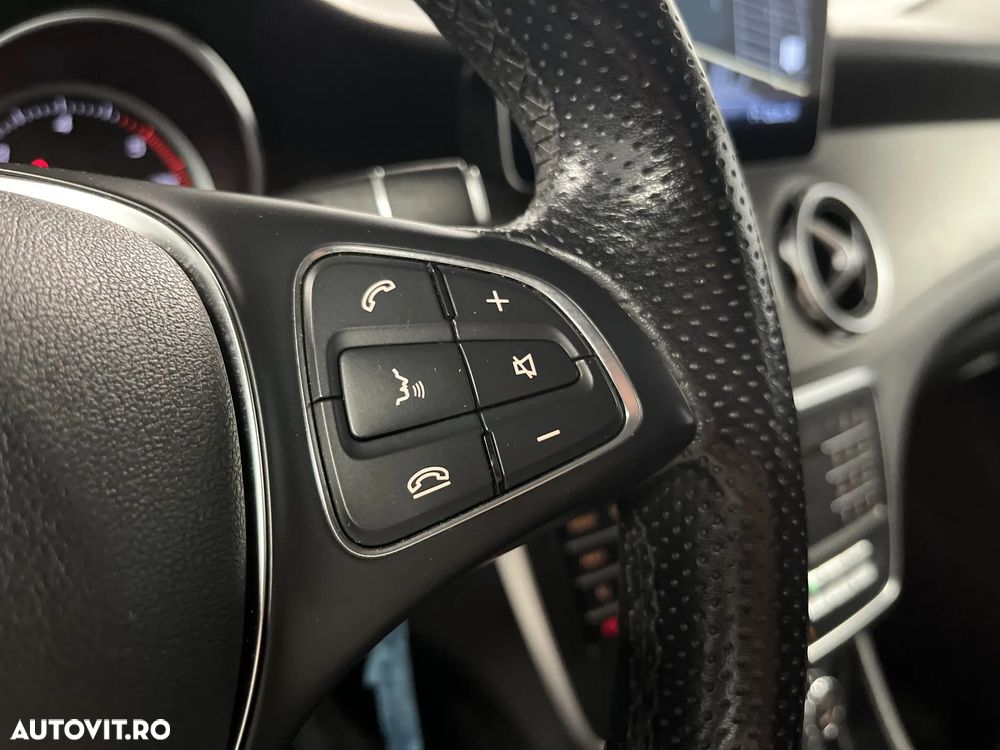 Mercedes-Benz GLA 200 d 7G-DCT - 18