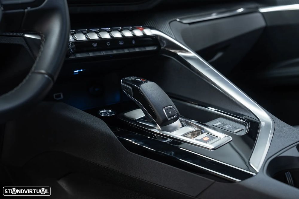 Peugeot 5008 PureTech 130 EAT8 Stop & Start Allure Pack - 17