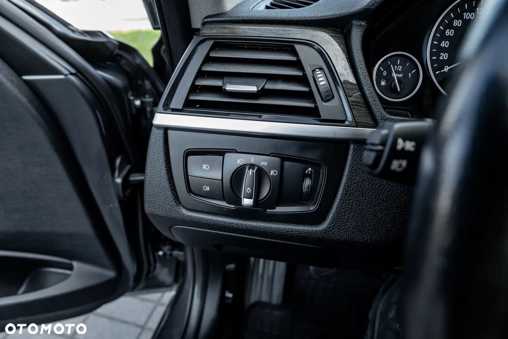 BMW Seria 3 320d Efficient Dynamic Edition - 29