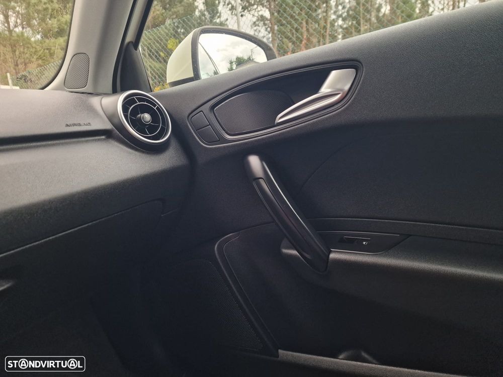 Audi A1 1.2 TFSI Attraction - 8