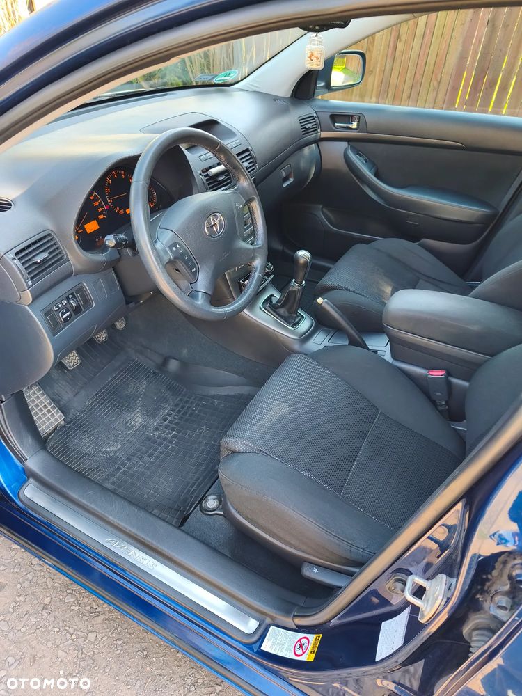 Toyota Avensis 1.8 VVT-i Sol - 9