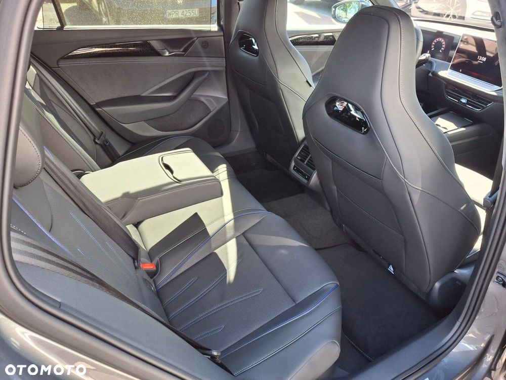 Volkswagen Passat - 22