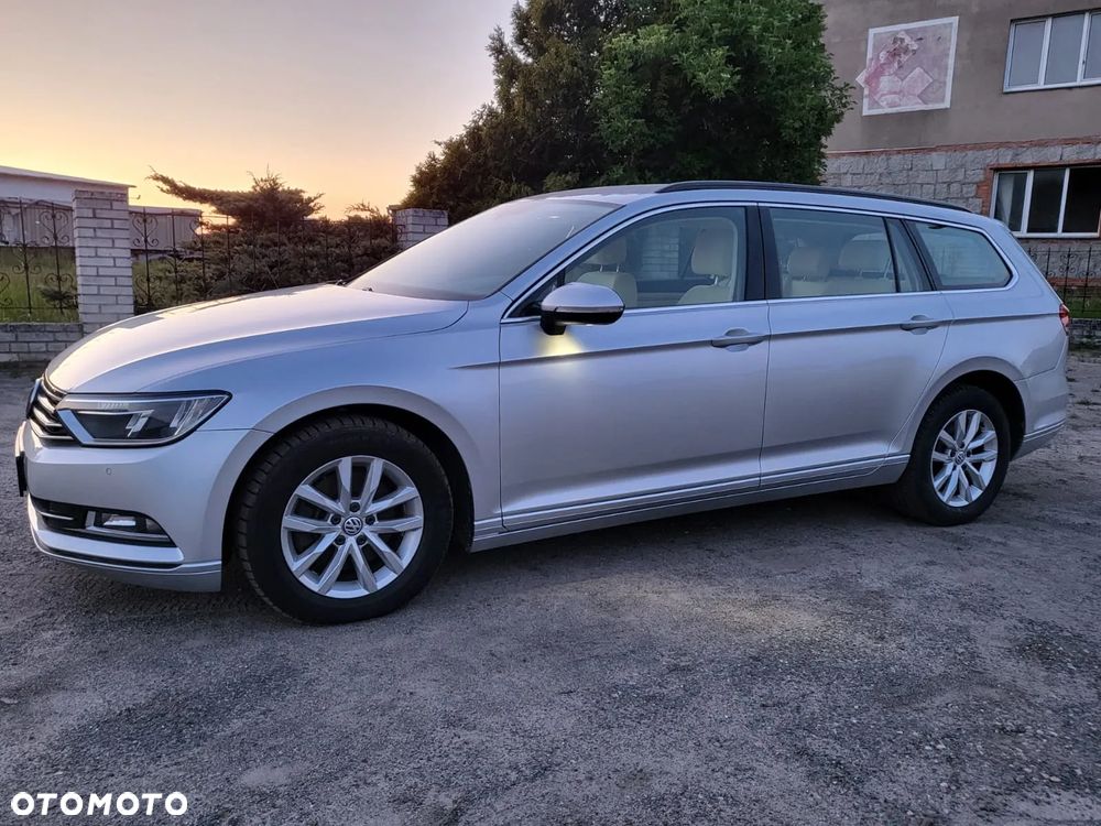 Volkswagen Passat 2.0 TDI SCR Comfortline - 12