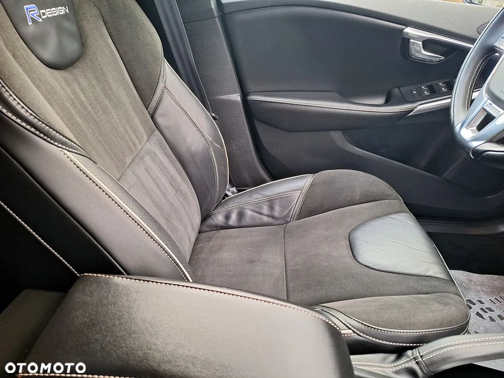 Volvo V40 D2 R Design - 25