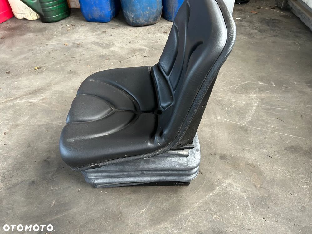 Siedzenie do ciągnika koparki amortyzowane mechanicznie GRANIT - 7