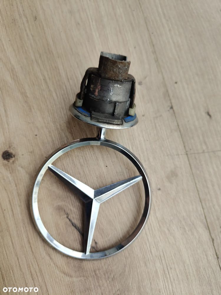 MERCEDES W210 W211 W220 W221 W203 W212 CELOWNIK MASKI EMBLEMAT ZNACZEK - 26